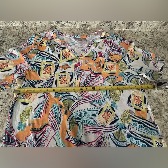 Chico’s V Neck Short Sleeve Abstract Print Tee Top Colorful Lightweight Size L - Picture 9 of 10